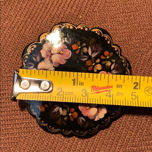 Handmade roses/flowers oil/lacquer brooch - Picture 7 of 7